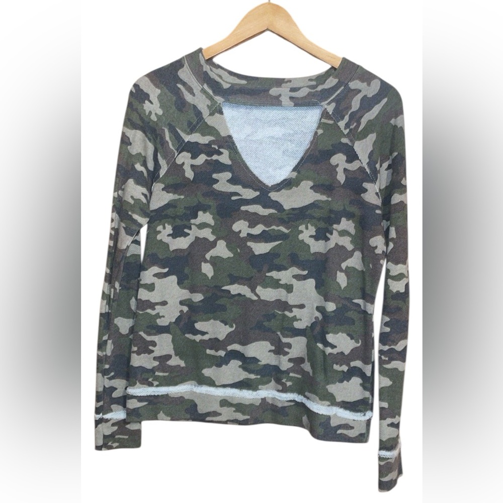 •TRUE CRAFT•CAMOUFLAGE CUTOUT CHEST LONG SLEEP SWEATER TOP SIZE XS